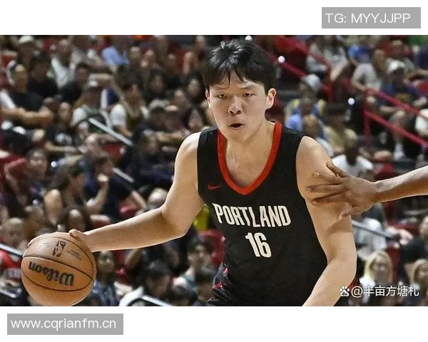 杨瀚森连续三场未能上场比赛仍在替补席上等待机会